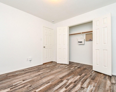 6011 Shadow Isle Lane - Photo Thumbnail 20