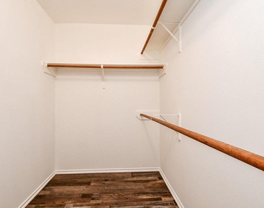 6011 Shadow Isle Lane - Photo Thumbnail 30