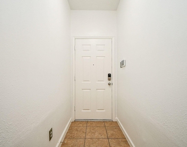 6011 Shadow Isle Lane - Photo Thumbnail 4