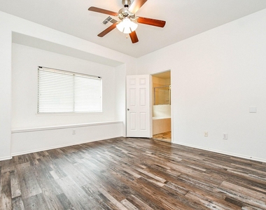 6011 Shadow Isle Lane - Photo Thumbnail 26