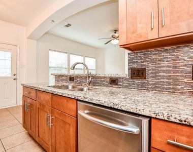 6011 Shadow Isle Lane - Photo Thumbnail 10