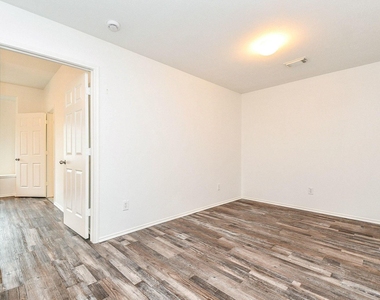 6011 Shadow Isle Lane - Photo Thumbnail 23