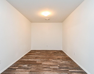 6011 Shadow Isle Lane - Photo Thumbnail 25