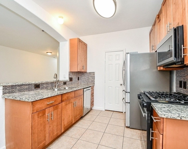 6011 Shadow Isle Lane - Photo Thumbnail 9