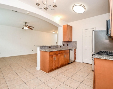 6011 Shadow Isle Lane - Photo Thumbnail 8