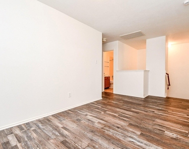 6011 Shadow Isle Lane - Photo Thumbnail 24