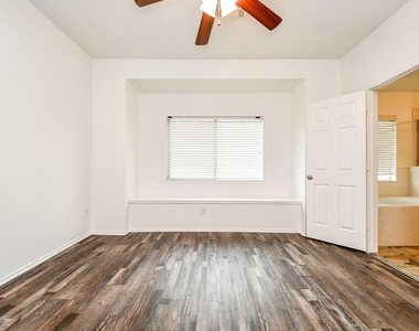 6011 Shadow Isle Lane - Photo Thumbnail 27