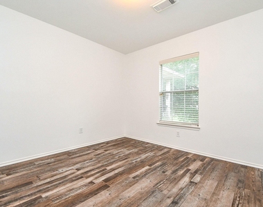 6011 Shadow Isle Lane - Photo Thumbnail 18