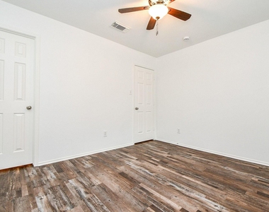 6011 Shadow Isle Lane - Photo Thumbnail 22