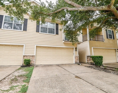 6011 Shadow Isle Lane - Photo Thumbnail 1