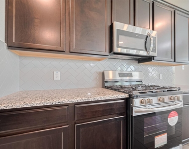 8211 Red Shiner Way - Photo Thumbnail 12