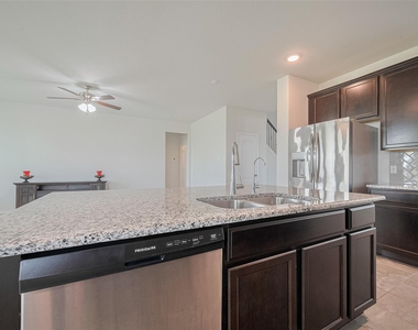 8211 Red Shiner Way - Photo Thumbnail 11