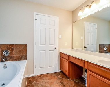 6171 Yorktown Meadow Lane - Photo Thumbnail 27