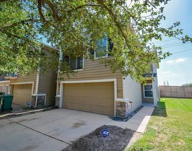 6171 Yorktown Meadow Lane - Photo Thumbnail 1