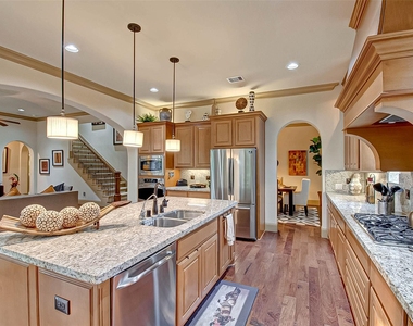 7 Shearling Court - Photo Thumbnail 17