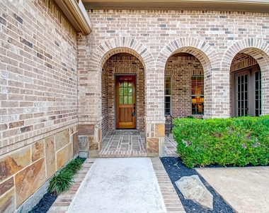 7 Shearling Court - Photo Thumbnail 4