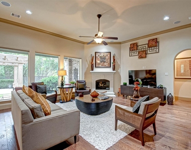 7 Shearling Court - Photo Thumbnail 9