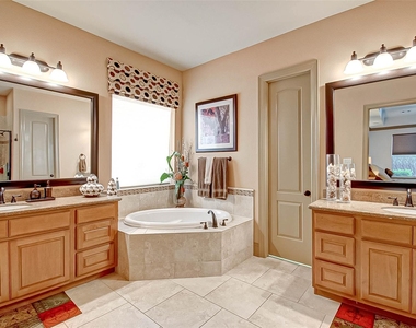 7 Shearling Court - Photo Thumbnail 34