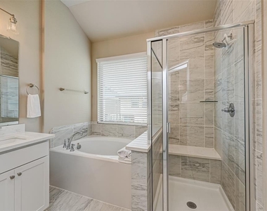 5542 Sallow Bay Lane - Photo Thumbnail 7
