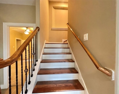 219 W 27th Street - Photo Thumbnail 16