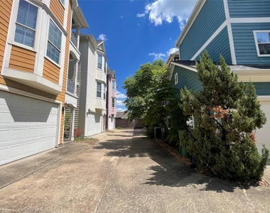 219 W 27th Street - Photo Thumbnail 3