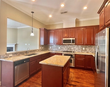 219 W 27th Street - Photo Thumbnail 23