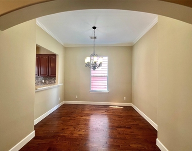 219 W 27th Street - Photo Thumbnail 19