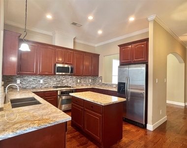 219 W 27th Street - Photo Thumbnail 24