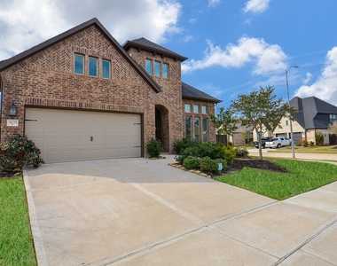 3035 Dragonlet Lane - Photo Thumbnail 2
