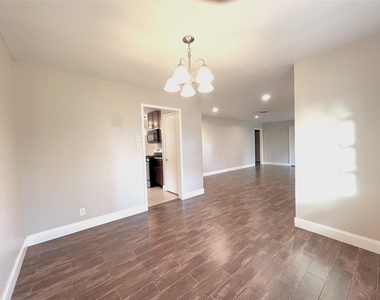 10014 Cedardale Drive - Photo Thumbnail 6