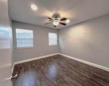 10014 Cedardale Drive - Photo Thumbnail 16