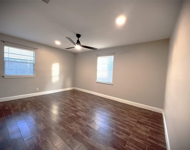 10014 Cedardale Drive - Photo Thumbnail 13