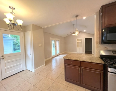 10014 Cedardale Drive - Photo Thumbnail 12