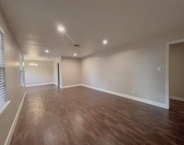 10014 Cedardale Drive - Photo Thumbnail 4