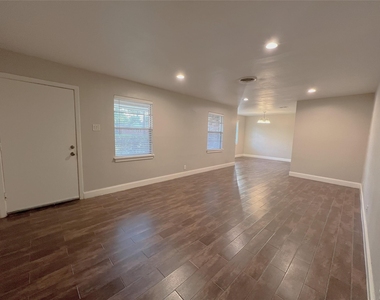 10014 Cedardale Drive - Photo Thumbnail 5