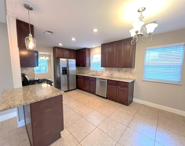 10014 Cedardale Drive - Photo Thumbnail 8