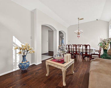 14806 Fletcher Bridge Court - Photo Thumbnail 4