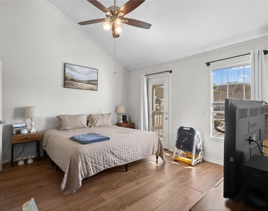 11710 Southlake Drive - Photo Thumbnail 5