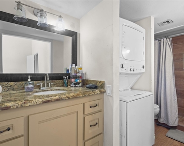 11710 Southlake Drive - Photo Thumbnail 7