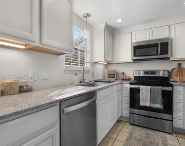 11710 Southlake Drive - Photo Thumbnail 14