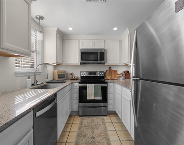 11710 Southlake Drive - Photo Thumbnail 13