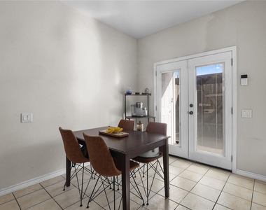 11710 Southlake Drive - Photo Thumbnail 12