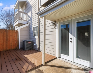 11710 Southlake Drive - Photo Thumbnail 15