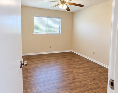 16802 Carbridge Drive - Photo Thumbnail 14