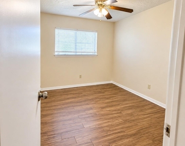 16802 Carbridge Drive - Photo Thumbnail 15