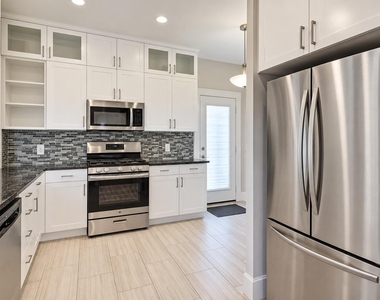 5237 Mulford Street - Photo Thumbnail 4