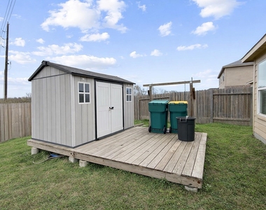 1527 Loose Stone Drive - Photo Thumbnail 3