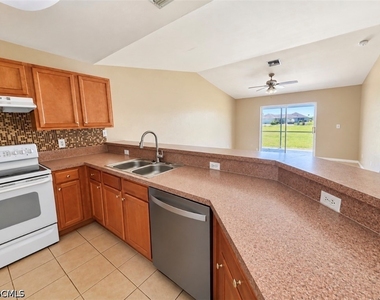 822 Diplomat Parkway E - Photo Thumbnail 3
