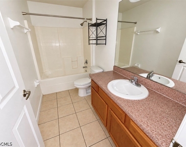 822 Diplomat Parkway E - Photo Thumbnail 7