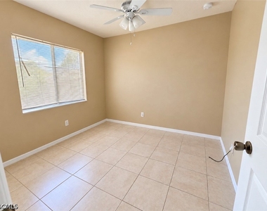 822 Diplomat Parkway E - Photo Thumbnail 8